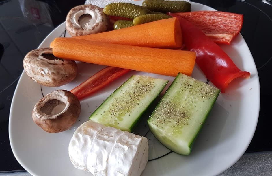 A plate with different colorful vegetables